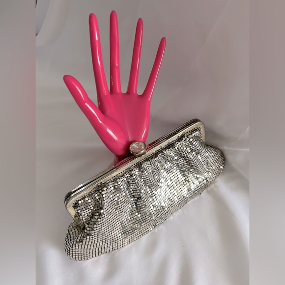 Excellent Condition Whiting & Davis Vintage Silver Mesh Bag with Crystal Closure - Picture 6 of 8